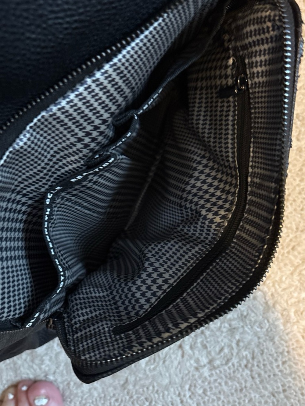 Kenneth Cole leather backpack - Picture 5 of 5